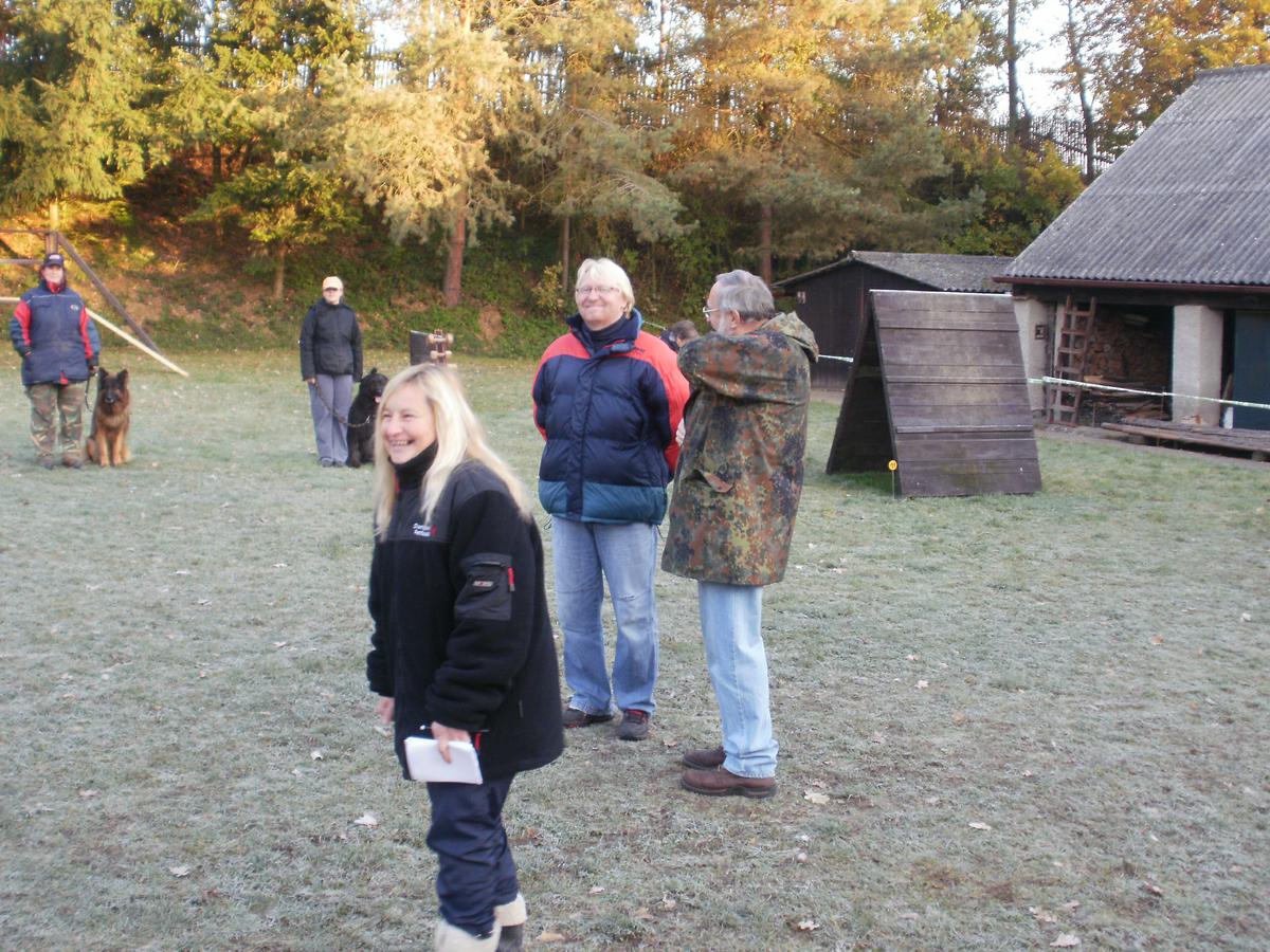 rozhodčí; pánové Čákora a Vítek